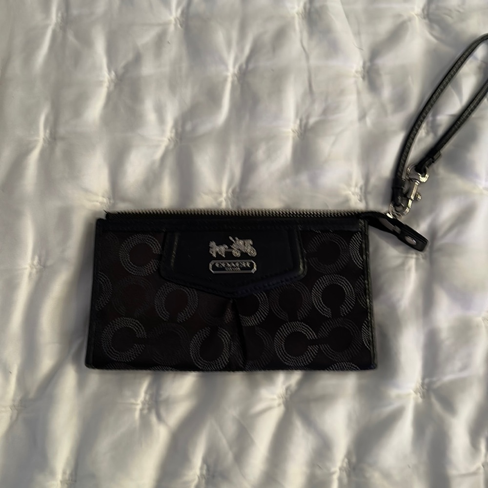 Coach wristlet black